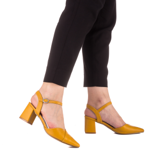 Дамски обувки Naden жълти